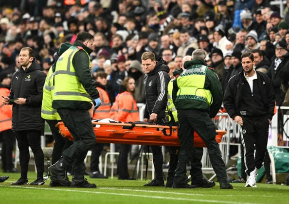 Eddie Howe manager of Newcastle United checks on Fabian Schar of Newcastle United Copyright: xRichardxLee SportsxPressxPhotox Sportspressphoto_SPR79489