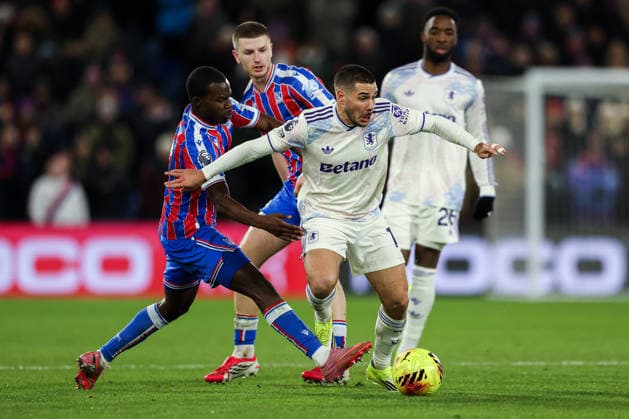 7th January 2026; Selhurst Park, Selhurst, London, England; Premier League Football, Crystal Palace versus Aston Villa; Emi Buendia of Aston Villa pressured by Tyrick Mitchell of Crystal Palace  HenningxvonxJagow