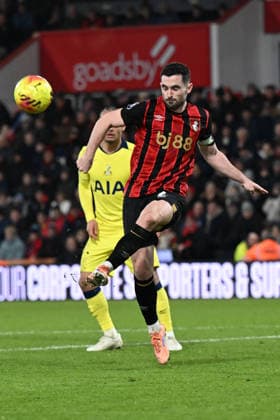 Bournemouth v Tottenham Hotspur Premier League Lewis Cook of Bournemouth during the Premier League match at the Vitality Stadium, Bournemouth 07 01 2026 UK Newspapers OUT Copyright: xJeremyxLandeyx FIL-22755-0128