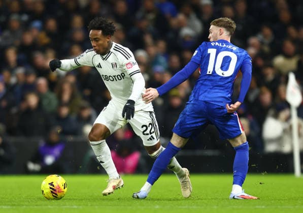 Fulham v Chelsea, English Premier League, Craven Cottage, London, UK - 07 01 2026 Kevin of Fulham powers past Cole Palmer of Chelsea during the Premier League game at Craven Cottage London Craven Cottage London GBR, UK NEWSPAPERS OUT Copyright: xMarkxGreenwoodx
