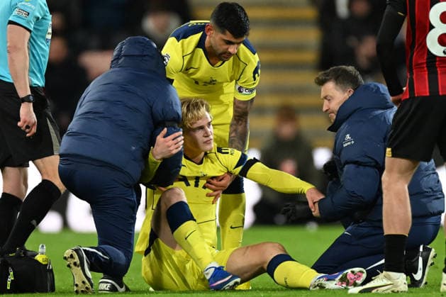 Bournemouth v Tottenham Hotspur Premier League Lucas Bergvall of Tottenham Hotspur is injured during the Premier League match at the Vitality Stadium, Bournemouth 07 01 2026 UK Newspapers OUT Copyright: xJeremyxLandeyx FIL-22755-0140
