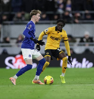 7th January 2026; Hill Dickinson Stadium, Liverpool, England; Premier League Football, Everton versus Wolverhampton Wanderers; James Garner of Everton FC with the ball is tracked by Mateus Mane of Wolverhampton Wanderers  RogerxEvans