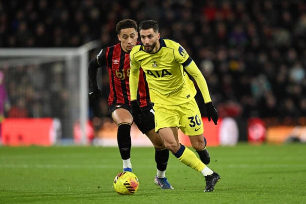 Bournemouth v Tottenham Hotspur, Premier League Rodrigo Bentancur (30) of Tottenham Hotspur on the attack battles for possession with Marcus Tavernier (16) of AFC Bournemouth during the Premier League match between Bournemouth and Tottenham Hotspur at the Vitality Stadium, Bournemouth, UK on 7 January 2026. Bournemouth Vitality Stadium Dorset UK Editorial use only DataCo restrictions apply See www.football-dataco.com , Copyright: xGrahamxHuntx PSI-23541-0213