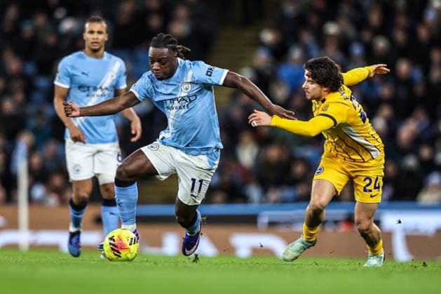 Premier League Manchester City v Brighton and Hove Albion Jeremy Doku of Manchester City and Ferdi Kadioglu of Brighton & Hove Albion battle for the ball during the Premier League match Manchester City vs Brighton and Hove Albion at Etihad Stadium, Manchester, United Kingdom, 7th January 2026 (Photo by Alfie Cosgrove News Images) Manchester Etihad Stadium Manchester United, ManU Kingdom Copyright: xAlfiexCosgrove NewsxImagesx