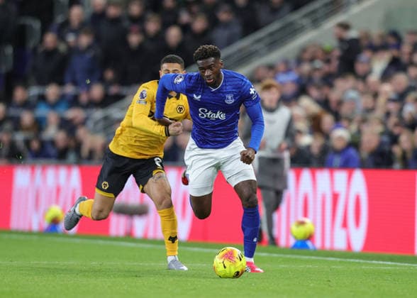 Premier League Everton v Wolverhampton Wanderers Tim Iroegbunam of Everton breaks with the ball during the Premier League match Everton vs Wolverhampton Wanderers at Hill Dickinson Stadium, Liverpool, United Kingdom, 7th January 2026 (Photo by Richard Bierton News Images) Liverpool Hill Dickinson Stadium Merseyside United Kingdom Copyright: xRichardxBierton NewsxImagesx