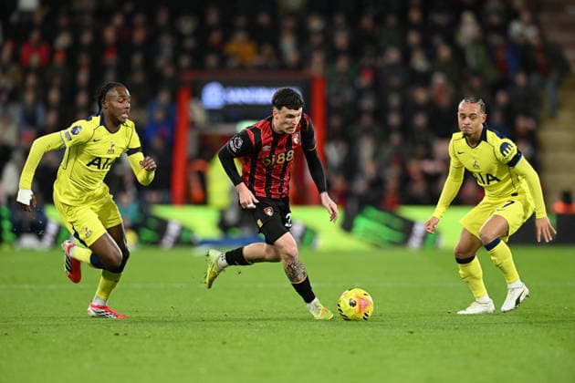 Bournemouth v Tottenham Hotspur, Premier League Alex Jimenez (20) of AFC Bournemouth on the attack battles for possession with Mathys Tel (11) of Tottenham Hotspur and Xavi Simons (7) of Tottenham Hotspur during the Premier League match between Bournemouth and Tottenham Hotspur at the Vitality Stadium, Bournemouth, UK on 7 January 2026. Bournemouth Vitality Stadium Dorset UK Editorial use only DataCo restrictions apply See www.football-dataco.com , Copyright: xGrahamxHuntx PSI-23541-0262