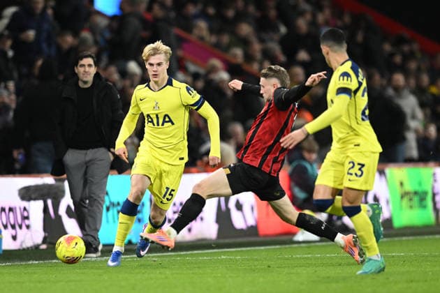 Bournemouth v Tottenham Hotspur, Premier League Lucas Bergvall (15) of Tottenham Hotspur is challenged by Adrien Truffert (3) of AFC Bournemouth during the Premier League match between Bournemouth and Tottenham Hotspur at the Vitality Stadium, Bournemouth, UK on 7 January 2026. Bournemouth Vitality Stadium Dorset UK Editorial use only DataCo restrictions apply See www.football-dataco.com , Copyright: xGrahamxHuntx PSI-23541-0271
