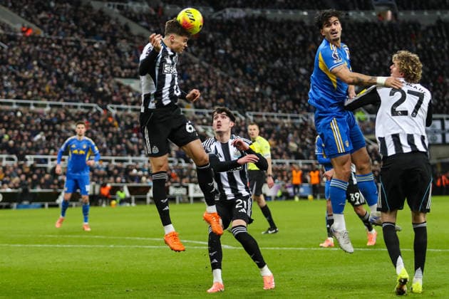 Newcastle United v Leeds United, Premier League Lewis Miley Of Newcastle United heads the ball clear during the Newcastle United v Leeds United Premier League match at St. James Park, Newcastle Upon Tyne, England on 7 January 2026 Credit: Lee Keuneke Every Second Media Editorial use only. All images are copyright Every Second Media Limited. No images may be reproduced without prior permission. All rights reserved. Premier League and Football League images are subject to licensing agreements with Football DataCo Limited. see https: www.football-dataco.com Copyright: xIMAGO EveryxSecondxMediax ESM-1740-0111 LeexKeunekex xEveryxSecondxMediax