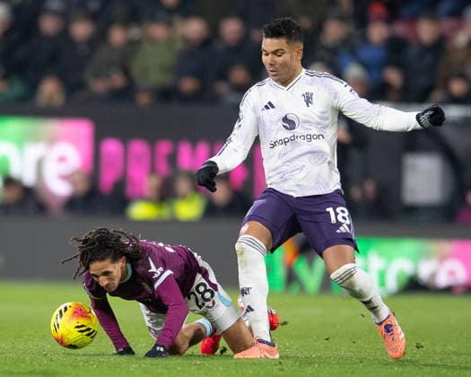 Burnley v Manchester United, ManU Premier League Casemiro of Manchester United tackles Hannibal Mejbri of Burnley during the Premier League between Burnley and Manchester United at Turf Moor, Burnley 07 01 2026 UK Newspapers OUT Copyright: xMattxWilkinsonx FIL-22757-0095