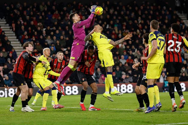 7th January 2026, Bournemouth, Dorset, England; Premier League Football, AFC Bournemouth versus Tottenham Hotspur; Dorde Petrovic of Bournemouth takes catches the ball from a corner kick  HongboxChen