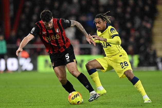 Bournemouth v Tottenham Hotspur, Premier League Marcos Senesi (5) of AFC Bournemouth battles for possession with Wilson Odobert (28) of Tottenham Hotspur during the Premier League match between Bournemouth and Tottenham Hotspur at the Vitality Stadium, Bournemouth, UK on 7 January 2026. Bournemouth Vitality Stadium Dorset UK Editorial use only DataCo restrictions apply See www.football-dataco.com , Copyright: xGrahamxHuntx PSI-23541-0297