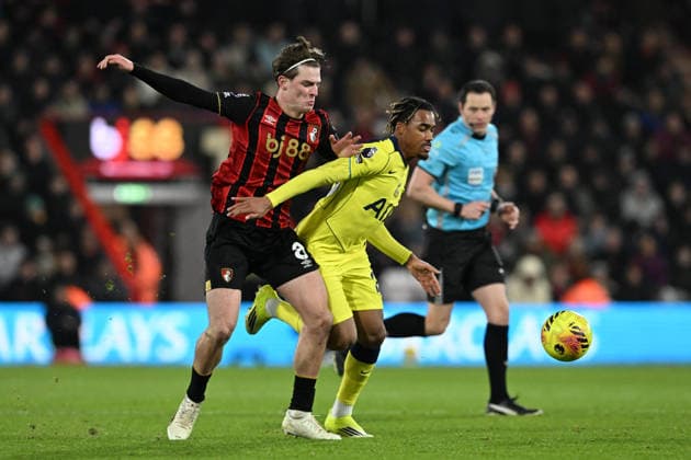 Bournemouth v Tottenham Hotspur, Premier League Wilson Odobert (28) of Tottenham Hotspur battles for possession with Alex Scott (8) of AFC Bournemouth during the Premier League match between Bournemouth and Tottenham Hotspur at the Vitality Stadium, Bournemouth, UK on 7 January 2026. Bournemouth Vitality Stadium Dorset UK Editorial use only DataCo restrictions apply See www.football-dataco.com , Copyright: xGrahamxHuntx PSI-23541-0318