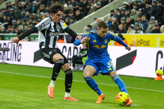 Newcastle United v Leeds United, Premier League Tino Livramento Of Newcastle United battles with Gabriel Gudmundsson Of Leeds United during the Newcastle United v Leeds United Premier League match at St. James Park, Newcastle Upon Tyne, England on 7 January 2026 Credit: Lee Keuneke Every Second Media Editorial use only. All images are copyright Every Second Media Limited. No images may be reproduced without prior permission. All rights reserved. Premier League and Football League images are subject to licensing agreements with Football DataCo Limited. see https: www.football-dataco.com Copyright: xIMAGO EveryxSecondxMediax ESM-1740-0125 LeexKeunekex xEveryxSecondxMediax