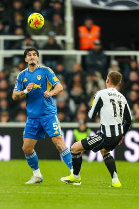 Newcastle United v Leeds United, Premier League Pascal Struijk Of Leeds United heads the ball during the Newcastle United v Leeds United Premier League match at St. James Park, Newcastle Upon Tyne, England on 7 January 2026 Credit: Lee Keuneke Every Second Media Editorial use only. All images are copyright Every Second Media Limited. No images may be reproduced without prior permission. All rights reserved. Premier League and Football League images are subject to licensing agreements with Football DataCo Limited. see https: www.football-dataco.com Copyright: xIMAGO EveryxSecondxMediax ESM-1740-0131 LeexKeunekex xEveryxSecondxMediax