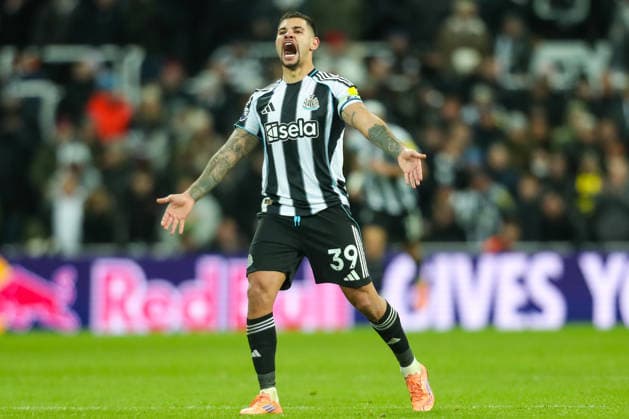 Newcastle United v Leeds United, Premier League Bruno Guimaraes Of Newcastle United gestures during the Newcastle United v Leeds United Premier League match at St. James Park, Newcastle Upon Tyne, England on 7 January 2026 Credit: Lee Keuneke Every Second Media Editorial use only. All images are copyright Every Second Media Limited. No images may be reproduced without prior permission. All rights reserved. Premier League and Football League images are subject to licensing agreements with Football DataCo Limited. see https: www.football-dataco.com Copyright: xIMAGO EveryxSecondxMediax ESM-1740-0142 LeexKeunekex xEveryxSecondxMediax
