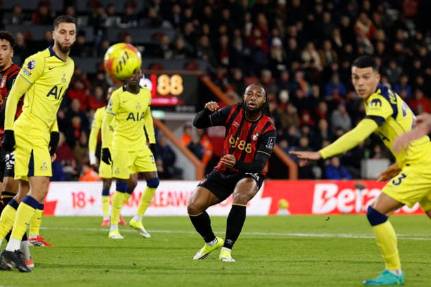 7th January 2026, Bournemouth, Dorset, England; Premier League Football, AFC Bournemouth versus Tottenham Hotspur; Antoine Semenyo of Bournemouth crosses ball into panalty area  HongboxChen