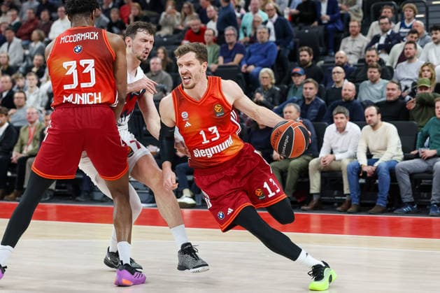 Andreas Obst (FC Bayern Basketball, 13) mit Ball, GER, FC Bayern Basketball vs. Kosner Baskonia Vitoria-Gasteiz, Basketball, Euroleague, 20. Spieltag, Saison 2025 2026, 07.01.2026, GER, FC Bayern Basketball vs. Kosner Baskonia Vitoria-Gasteiz, Basketball, Euroleague, 20. Spieltag, Saison 2025 2026, 07.01.2026 Muenchen Copyright: xEibner-Pressefoto JennixMaulx EP_JML