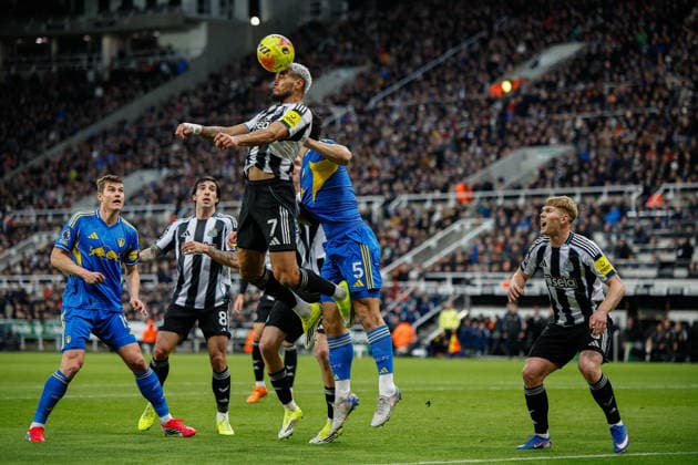 Newcastle United v Leeds United, Premier League Joelinton of Newcastle United wins a header during the Premier League match between Newcastle United and Leeds United at St. James s Park, Newcastle, UK on 7 January 2026. Newcastle St. James s Park Tyne and Wear UK Editorial use only DataCo restrictions apply See www.football-dataco.com , Copyright: xCraigxCowanx PSI-23535-0143