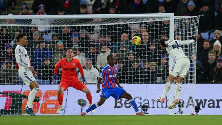 London, England, January 07 2026: Boubacar Kamara (44 Aston Villa) heads the ball towards goal during the Premier League game between Crystal Palace and Aston Villa at Selhurst Park in London, England. (Photo by Jay Patel Sports Press Photo SPP) Copyright: xJayxPatel SportsxPressxPhoto SPPx Sportspressphoto_SPR79567