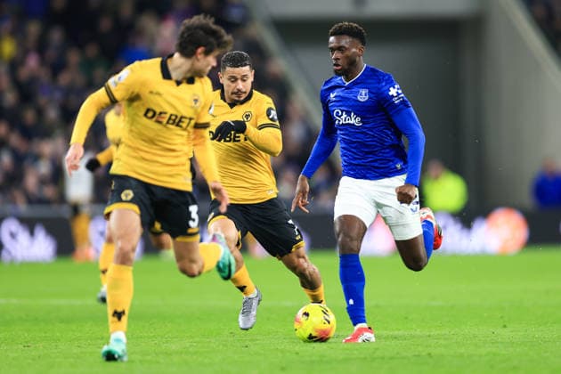 Liverpool, England, 7th January 2026. Tim Iroegbunam of Everton runs with the ball during the Everton vs Wolverhampton Wanderers Premier League match at Hill Dickinson Stadium, Liverpool. Picture credit should read: Jessica Hornby Sportimage EDITORIAL USE ONLY. No use with unauthorised audio, video, data, fixture lists, club league logos or live services. Online in-match use limited to 120 images, no video emulation. No use in betting, games or single club league player publications. SPI_111_JH_EVERTON_WOLVES SPI-4436-0108