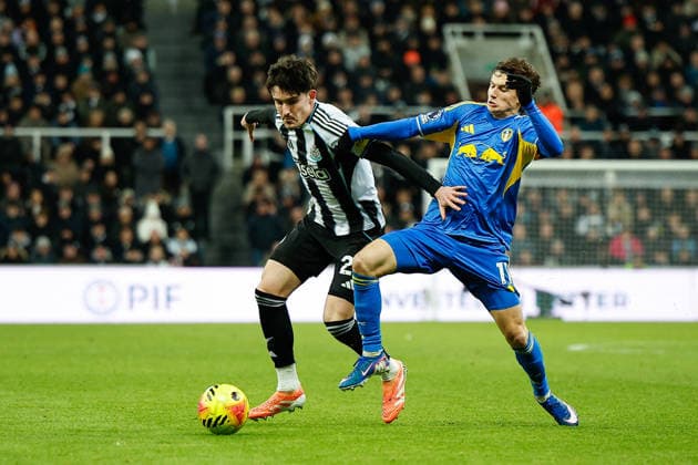Newcastle United v Leeds United, Premier League Tino Livramento of Newcastle United battles with Tino Livramento of Newcastle United during the Premier League match between Newcastle United and Leeds United at St. James s Park, Newcastle, UK on 7 January 2026. Newcastle St. James s Park Tyne and Wear UK Editorial use only DataCo restrictions apply See www.football-dataco.com , Copyright: xCraigxCowanx PSI-23535-0184