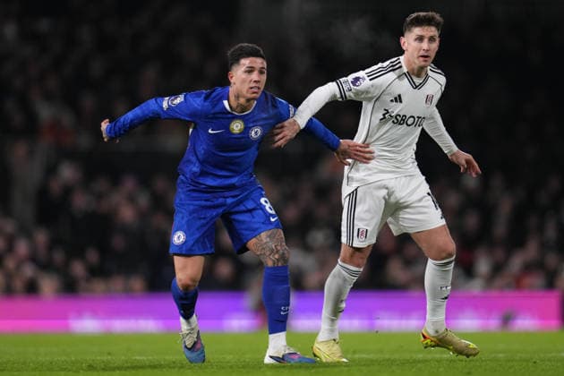 Premier League Fulham v Chelsea Enzo Fernandez of Chelsea and Tom Cairney of Fulham during the Premier League match Fulham vs Chelsea at Craven Cottage, London, United Kingdom, 7th January 2026 (Photo by Harvey Murphy News Images) Copyright: xHarveyxMurphy NewsxImagesx