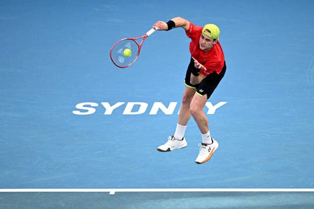 TENNIS UNITED CUP SYDNEY, Zizou Bergs of Belgium serves during the men™s quarterfinal match against Jakub Mensik of Czechia in the 2026 United Cup at Ken Rosewall Arena in Sydney, Thursday, January 8, 2026. ( NO ARCHIVING, EDITORIAL USE ONLY SYDNEY NEW SOUTH WALES AUSTRALIA  Copyright: xDANxHIMBRECHTSx 20260108170656273696
