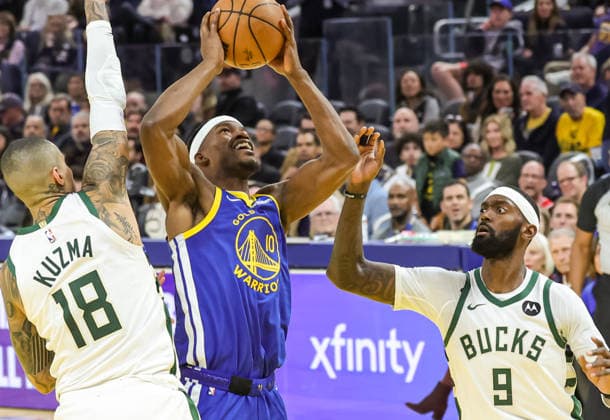 (260108) -- SAN FRANCISCO, Jan. 8, 2026 -- Golden State Warriors Jimmy Butler III (C) goes for a layup during the 2025-2026 NBA, Basketball Herren, USA regular season basketball game between Golden State Warriors and Milwaukee Bucks in San Francisco, the United States, Jan. 7, 2026. (Photo by Xinhua) (SP)U.S.-SAN FRANCISCO-BASKETBALL-NBA-GOLDEN STATE WARRIORS VS MILWAUKEE BUCKS ArthurxDong 