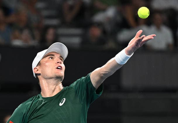 TENNIS BRISBANE INTERNATIONAL, Raphael Collignon of Belgium prepares to serve during his match against Grigor Dimitrov of Bulgaria on day 5 of the Brisbane International tennis tournament at Pat Rafter Arena in Brisbane, Thursday, January 8, 2026. ( NO ARCHIVING, EDITORIAL USE ONLY BRISBANE QUEENSLAND AUSTRALIA  Copyright: xDAVExHUNTx 20260108184185221722