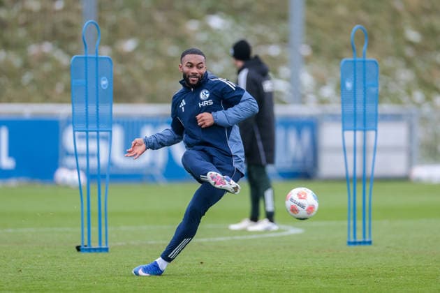 08.01.2026, Fussball, Saison 2025 2026, 2. Bundesliga, Trainingsauftakt FC Schalke 04, Moussa Sylla (FC Schalke 04), Gelsenkirchen Trainingsgelände FC Schalke 04 NRW Deutschland xRHR-FOTO DEx *** 08 01 2026, Football, Season 2025 2026, 2 Bundesliga, Training kick-off FC Schalke 04, Moussa Sylla FC Schalke 04 , Gelsenkirchen Training ground FC Schalke 04 NRW Germany xRHR PHOTO DEx Copyright: EWERT RHR-FOTOx RHR-FOTO DE