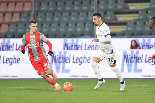 Cagliari s Gianluca Gaetano during the Serie A soccer match between Cremonese and Cagliari at the Giovanni Zini Stadium in Cremona Italy, 8 january 2026. - Soccer .  Copyright: xAlbertoxMariani LaPressex