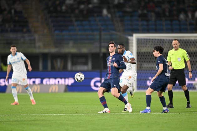 Paris Saint-Germain v Olympique de Marseille - Trophee des Champions 2026 08 Fabian RUIZ PENA (psg) - 19 Geoffrey KONDOGBIA (om) during the Trophee des Champions 2026 match between Paris and Marseille on January 8, 2026 at Jaber Al-Ahmad International Stadium in Kuwait City, Kuwait. Kuwait City KoweÃ¯t  Copyright: xFEPx 776439955