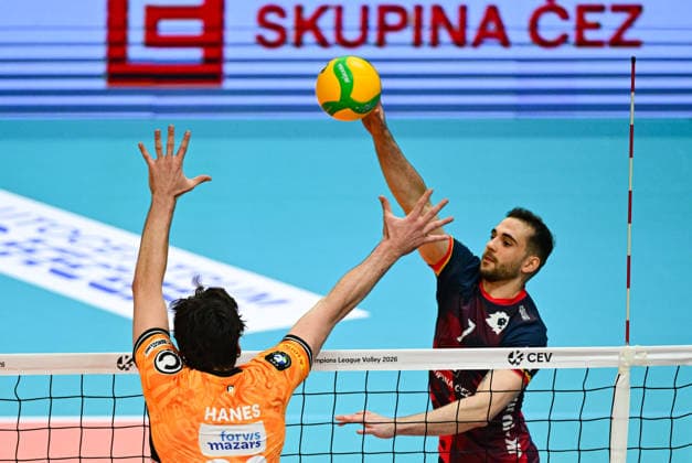 L-R Jake Hanes (Berlin) and Jiri Benda (Praha) in action during the 2nd round match Lvi Praha vs BR Volleys Berlin of Group C of the Volleyball Champions League, Prague, Czech Republic, January 8, 2026. (CTKxPhoto RomanxVondrous) CTKPhotoP2026010807676  CTKPhotoP2026010807676