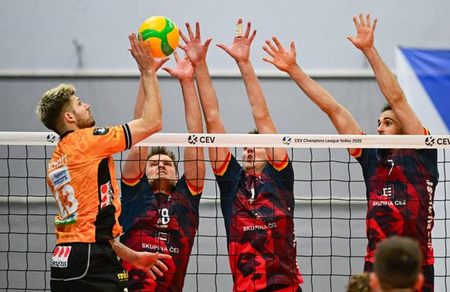 Sport Bilder des Tages L-R Ruben Schott (Berlin), Jakub Janouch (Praha), Kruno Nikacevic (Praha) and Jan Benda (Praha) in action during the 2nd round match Lvi Praha vs BR Volleys Berlin of Group C of the Volleyball Champions League, Prague, Czech Republic, January 8, 2026. (CTKxPhoto RomanxVondrous) CTKPhotoP2026010807736  CTKPhotoP2026010807736