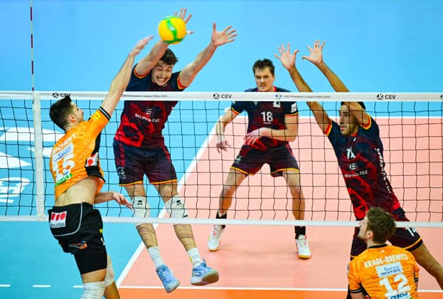 L-R Moritz Reichert (Berlin), David Kollator (Praha), Jakub Janouch (Praha), Pablo Damian Crer (Praha) and Florian Krage (Berlin) in action during the 2nd round match Lvi Praha vs BR Volleys Berlin of Group C of the Volleyball Champions League, Prague, Czech Republic, January 8, 2026. (CTKxPhoto RomanxVondrous) CTKPhotoP2026010807884  CTKPhotoP2026010807884