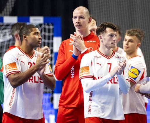 ALMERE - The Danish handball players celebrate their victory over Norway after the Golden League handball match. The handball players are preparing for the European Championship, EM, Europameisterschaft SEM VAN DER WAL ANP xVIxANPxSportx xxANPxIVx 546711656 originalFilename: 546711656.jpg