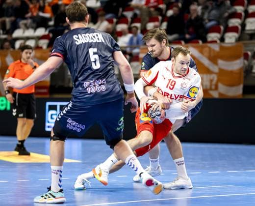 ALMERE - Norway s Velte Ronningen in action against Denmark s Mathias Gidsel during the Norway-Denmark Golden League handball match. The handball players are preparing for the European Championship, EM, Europameisterschaft SEM VAN DER WAL ANP xVIxANPxSportx xxANPxIVx 546711799 originalFilename: 546711799.jpg