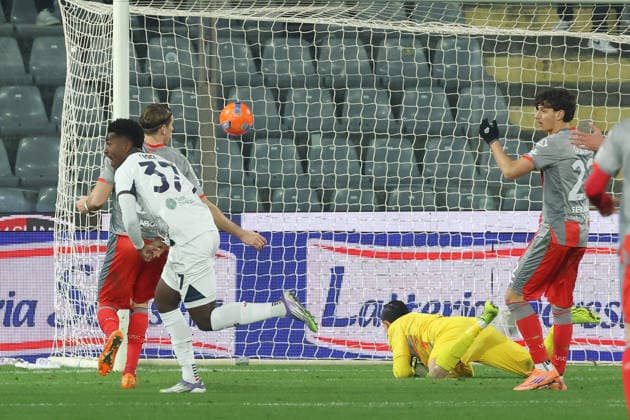 Cagliari s TrepyYael scores the goal 2-2 during the Serie A soccer match between Cremonese and Cagliari at the Giovanni Zini Stadium in Cremona Italy, 8 january 2026. - Soccer .  Copyright: xAlbertoxMariani LaPressex