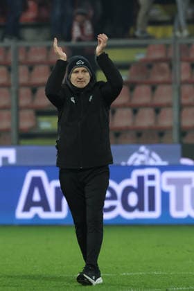Cremonese s head coach Davide Nicola during the Serie A soccer match between Cremonese and Cagliari at the Giovanni Zini Stadium in Cremona Italy, 8 january 2026. - Soccer .  Copyright: xAlbertoxMariani LaPressex