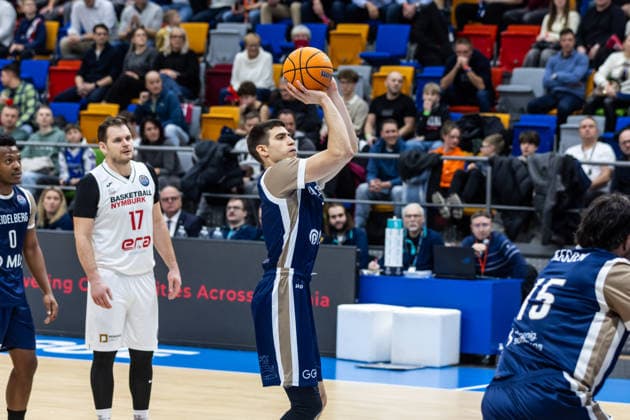 CZE, Basketball-Champions-League, PlayIns, ERA Nymburk - MLP Academics Heidelberg. 08.01.2026, Kralovka Arena, Prag, CZE, Basketball-Champions-League, PlayIns, ERA Nymburk - MLP Academics Heidelberg. Dusan Neskovic (MLP Academics Heidelberg 7) bei einem Freiwurf Foto Alexander Trienitz Prag Kralovka Arena Prag Tschechien