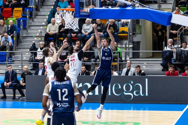 CZE, Basketball-Champions-League, PlayIns, ERA Nymburk - MLP Academics Heidelberg. 08.01.2026, Kralovka Arena, Prag, CZE, Basketball-Champions-League, PlayIns, ERA Nymburk - MLP Academics Heidelberg. Ryan Mikesell (MLP Academics Heidelberg 33) Foto Alexander Trienitz Prag Kralovka Arena Prag Tschechien