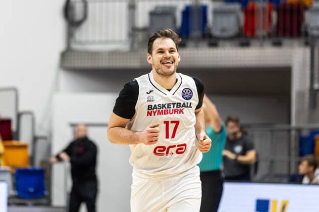 CZE, Basketball-Champions-League, PlayIns, ERA Nymburk - MLP Academics Heidelberg. 08.01.2026, Kralovka Arena, Prag, CZE, Basketball-Champions-League, PlayIns, ERA Nymburk - MLP Academics Heidelberg. Jaromir Bohacik (ERA Nymburk 17) jubelt Foto Alexander Trienitz Prag Kralovka Arena Prag Tschechien