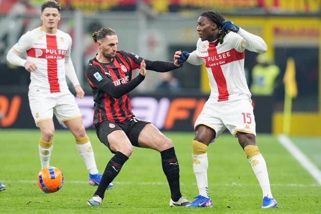 AC Milan s Adrien Rabiot fights for the ball with Genoa™s Brooke Norton-Cuffy during the Serie A soccer match between Ac Milan and Genoa at the San Siro Stadium in Milan , north Italy - Thursday , January 08 , 2025. - Soccer .  Copyright: xSpada LaPressex