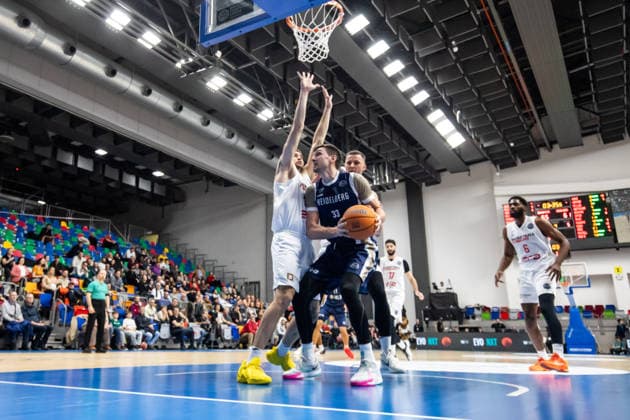 CZE, Basketball-Champions-League, PlayIns, ERA Nymburk - MLP Academics Heidelberg. 08.01.2026, Kralovka Arena, Prag, CZE, Basketball-Champions-League, PlayIns, ERA Nymburk - MLP Academics Heidelberg. Ryan Mikesell (MLP Academics Heidelberg 33) Foto Alexander Trienitz Prag Kralovka Arena Prag Tschechien