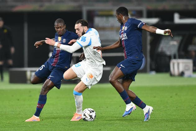 Paris Saint-Germain v Olympique Marseille - French Super Cup KUWAIT CITY, KUWAIT - JANUARY 8: Paris Saint-Germain player Nuno Mendes in action against Amine Gouiri (C) of Olympique Marseille during the French Super Cup final match between Paris Saint-Germain and Olympique Marseille at Jaber Al Ahmad International Stadium in Kuwait City, Kuwait on January 8, 2026. Jaber Abdulkhaleq Anadolu Kuwait City Kuwait. Editorial use only. Please get in touch for any other usage.  Copyright: x2026xAnadoluxJaberxAbdulkhaleqx