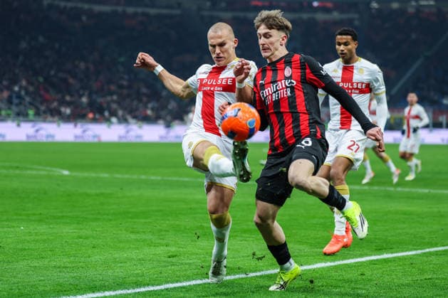 AC Milan vs Genoa CFC - Serie A 2025 26 - 08 01 2026 Alexis Saelemaekers of AC Milan competes for the ball with Leo Skiri Ostigard of Genoa CFC during Serie A 2025 26 football match between AC Milan and Genoa CFC at San Siro Stadium in Milan Copyright: xBEAUTIFULxSPORTS Carabellix