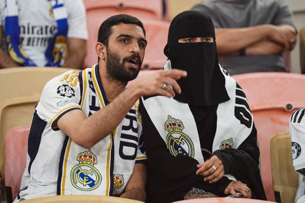 Sport Bilder des Tages Atletico Madrid v Real Madrid - Spanish Super Cup JEDDAH, SAUDI ARABIA - JANUARY 8: Real Madrid fans are seen as football fans flocked to the stadium to watch the Spanish Super Cup semi-final match between Atletico Madrid and Real Madrid at King Abdullah Sports City Hall Stadium in Jeddah, Saudi Arabia, on January 8, 2026. Ismael Adnan Yaqoob Anadolu Jeddah Saudi Arabia. Editorial use only. Please get in touch for any other usage.  Copyright: x2026xAnadoluxIsmaelxAdnanxYaqoobx