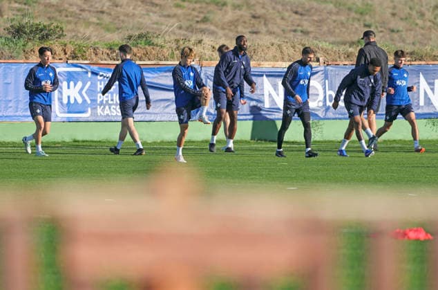 Fussball - Trainingslager SV Darmstadt 98 - El Saler (ESP) - 08.01.26, Training unterm blauem Himmel aber heftigem Wind, -
