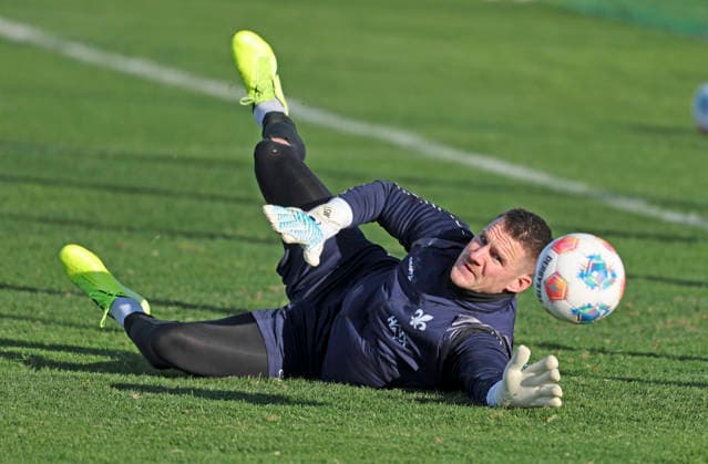 Fussball - Trainingslager SV Darmstadt 98 - El Saler (ESP) - 08.01.26, Training unterm blauem Himmel aber heftigem Wind, Marcel Schuhen, -