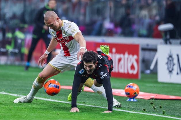 AC Milan vs Genoa CFC - Serie A 2025 26 - 08 01 2026 Christian Pulisic of AC Milan competes for the ball with Leo Skiri Ostigard of Genoa CFC during Serie A 2025 26 football match between AC Milan and Genoa CFC at San Siro Stadium in Milan Copyright: xBEAUTIFULxSPORTS Carabellix